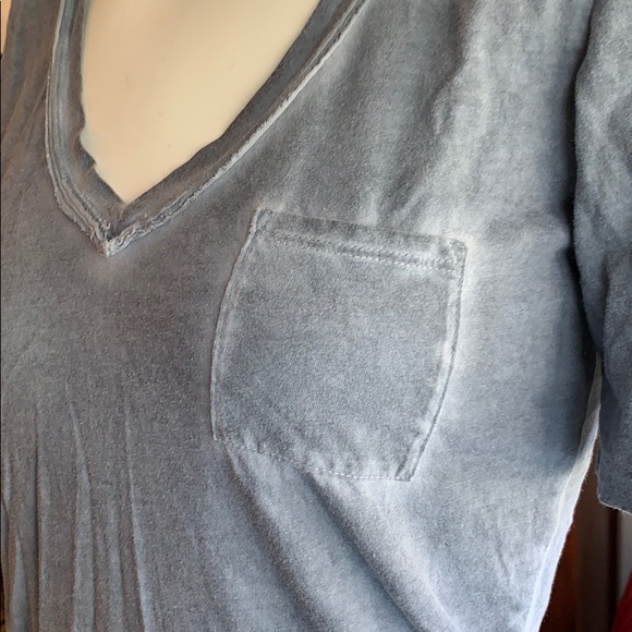 GAP v-neck shirt - Picture 2 of 3